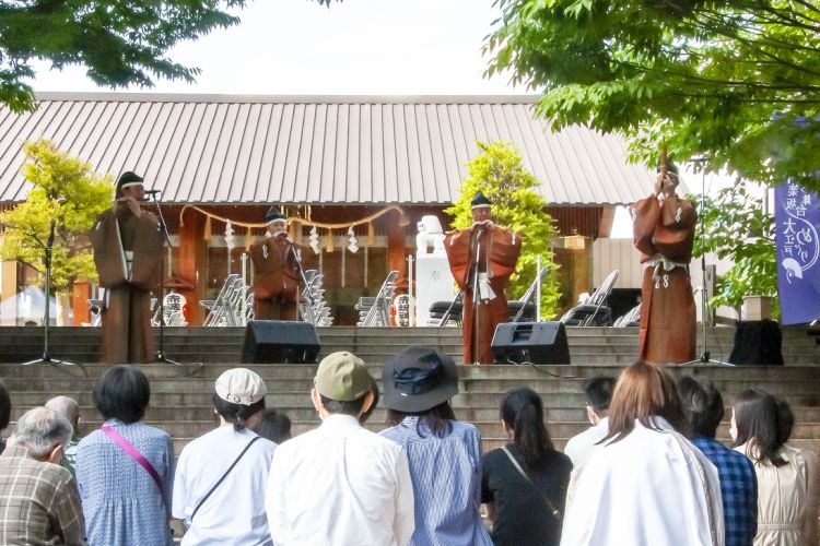 Kagurazaka Street Stage O-Edo Tour menampilkan seni tradisional khas Jepang (Tokyo Cheapo).