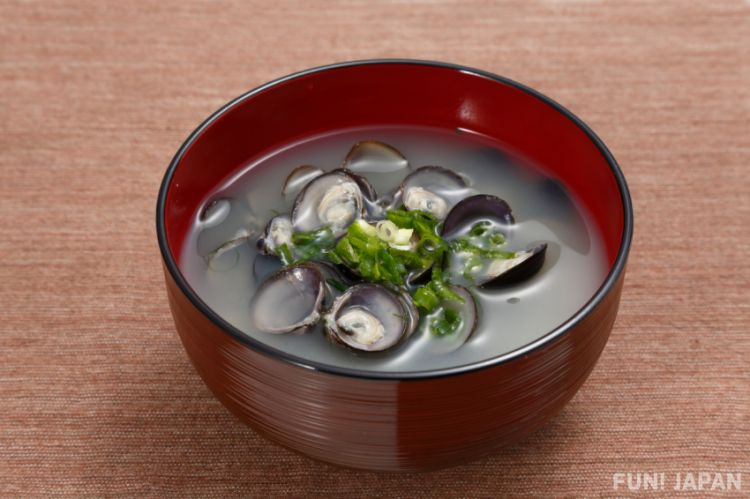 Kreasi kuliner kerang Shijimi ke dalam sup miso (Fun! Japan).