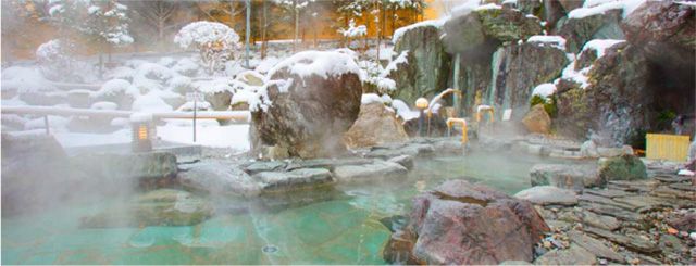 Hirugami Onsen, onsen paling populer di Achi Village (hirugamionsen.jp).