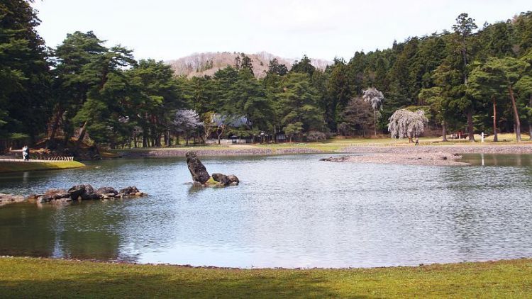 Taman bergaya Heian di Kuil Motsuji yang terinspirasi dari konsep surganya umat Buddha (Japan Guide)