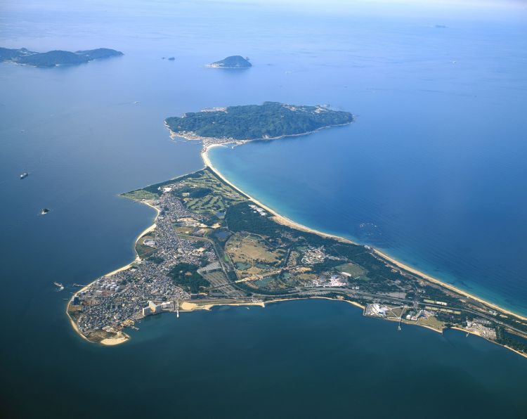 Pemandangan Shikajima dari udara (Fukuoka City via Fun! Japan).