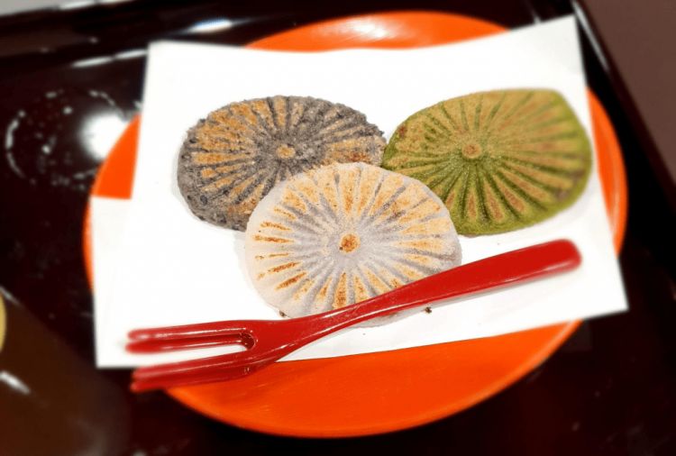 Kudapan mochi dengan rasa manis yang unik dari Tokushima (bappashota.com).
