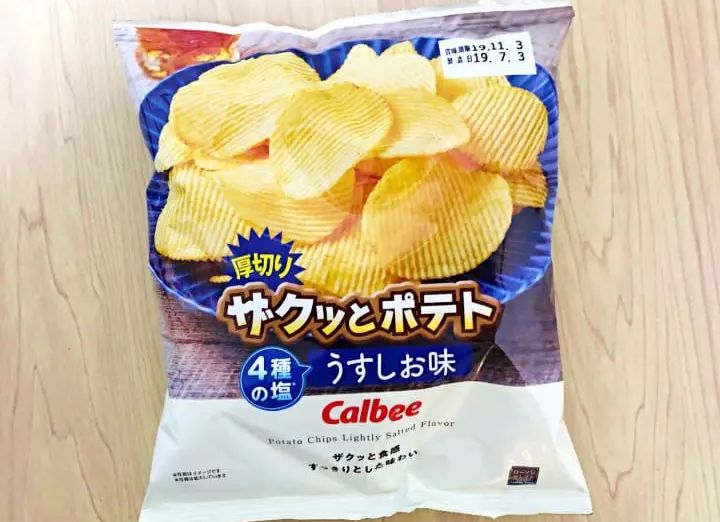 Keripik kentang lezat dari Calbee (matcha-jp.com).