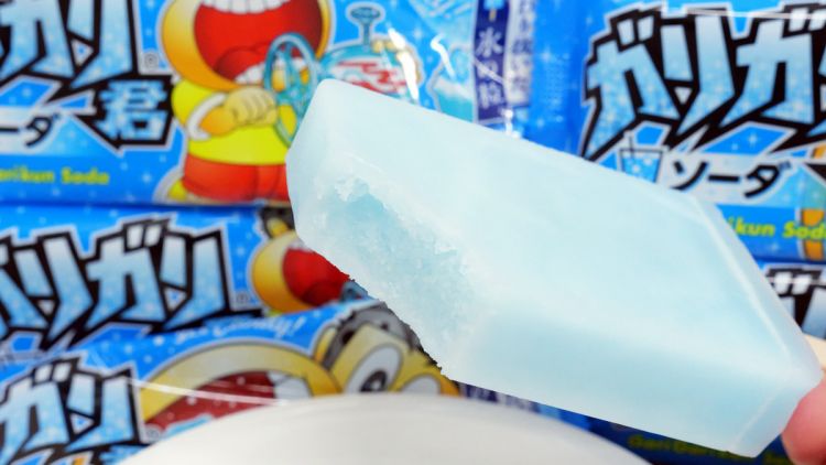 Nikmatnya es krim soda di musim panas (Gigazine).