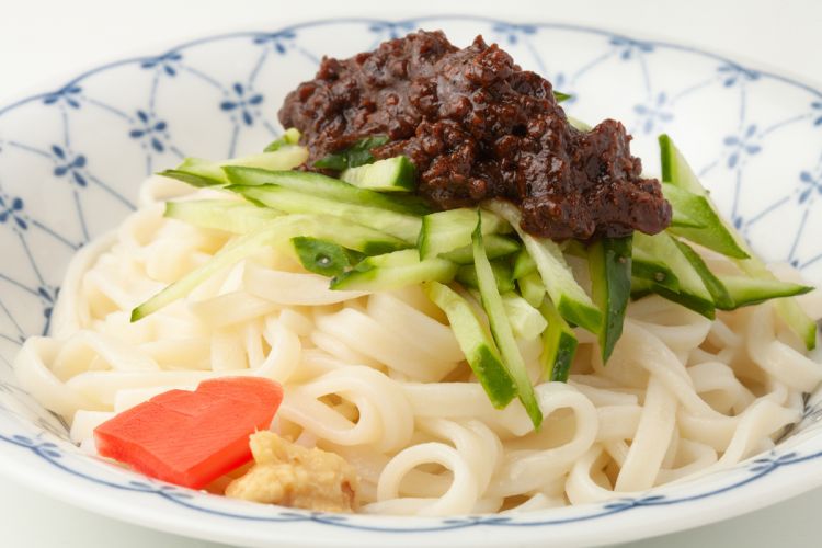 Jajamen, varian soba paling populer di Morioka (Shockin' Japan).