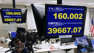 Pantauan penurunan mata uang yen terhadap dollar AS di Tokyo hari ini (26/06) (Kyodo News).