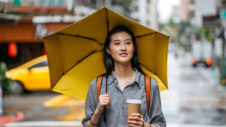 Ilustrasi. Payung bisa melindungimu dari hujan dan terik matahari (CNN).