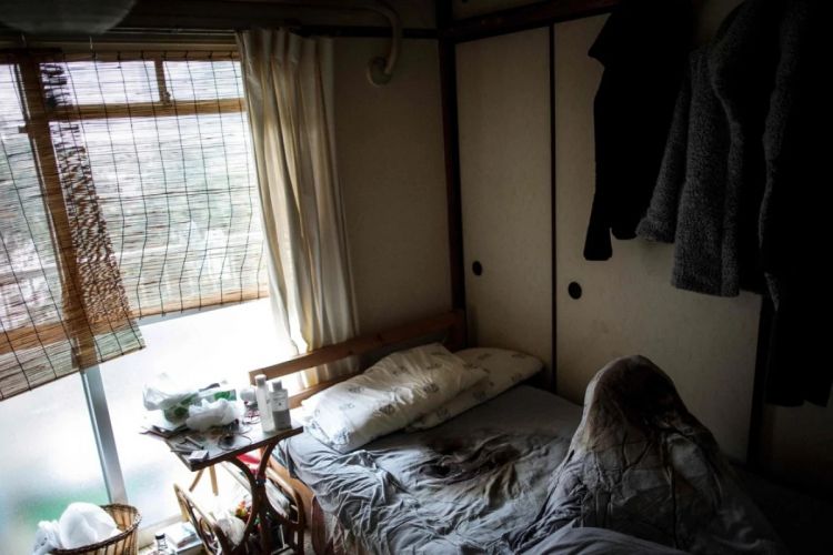 Kasur yang jadi tempat meninggalnya seorang perempuan sendirian di Yokohama.