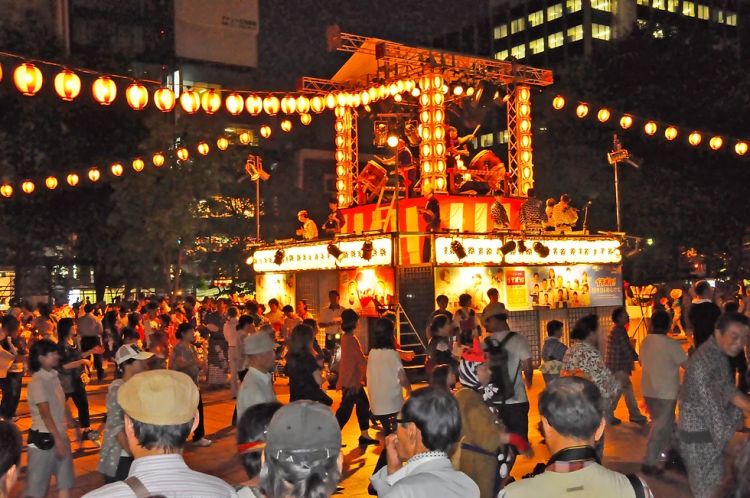 Tarian bon odori yang jadi puncak acara Sapporo Summer Festival (Tokyo MK Global).