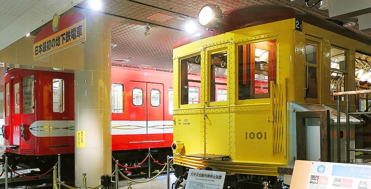 Penampilan gerbong-gerbong kereta di Tokyo Metro Station (Tokyo Metro Station)