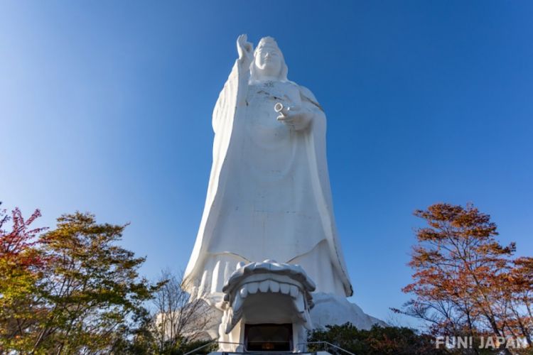 Sendai Daikannon yang jadi salah satu patung terbesar di dunia (Fun! Japan).