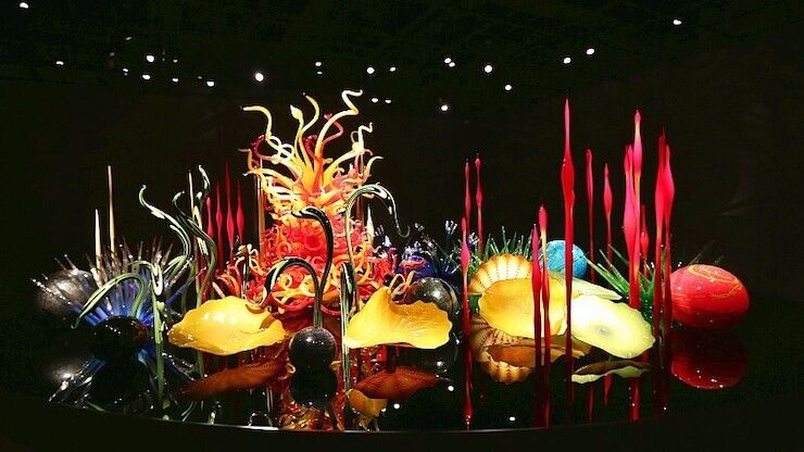 Karya seni dari Dale Chihuly yang ada di Glass Art Museum (Japan Guide).