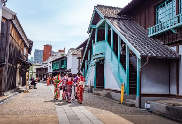 Dejima, pulau buatan yang tidak jauh dari pelabuhan (Visit Kyushu).