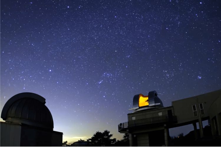 Pemandangan langit di Bisei Spaceguard Center (okayama-japan.jp).