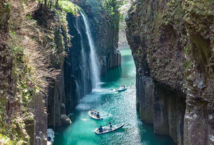 Menyusuri Sungai Gokase di Takachiho Gorge (takachiho-kanko.info).