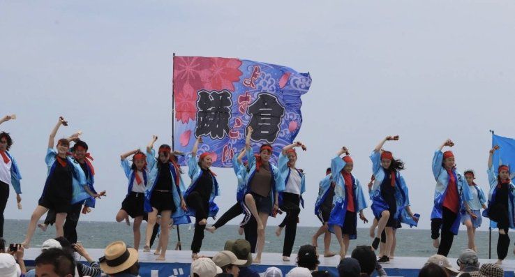 Penari Bon Odori dalan Festival Bon Odori di Pantai Kamakura