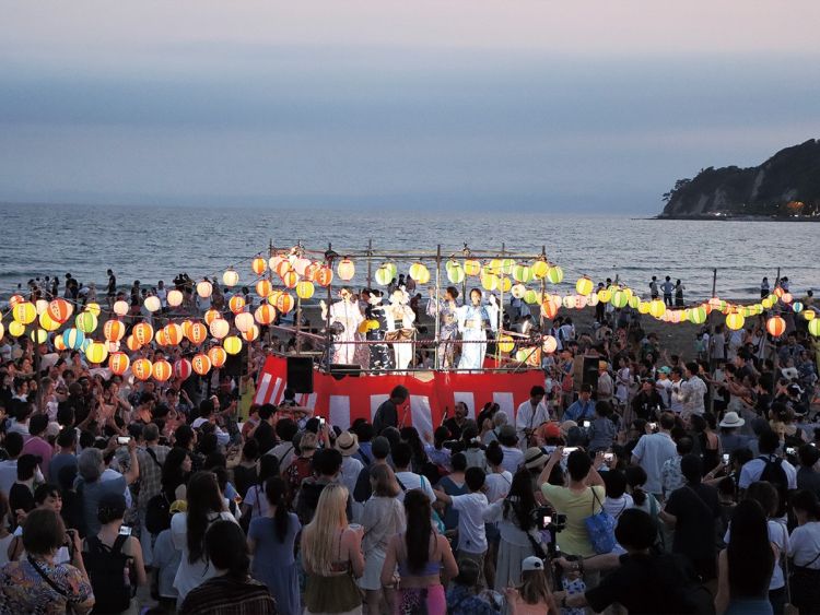 Keseruan Festival Bon Odori di Pantai Kamakura