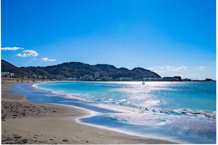 Pantai Yuigahama di Kamakura (Fun! Japan)