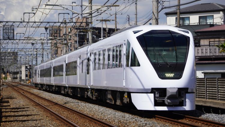 Kereta ekspres Tobu Railway seri N100