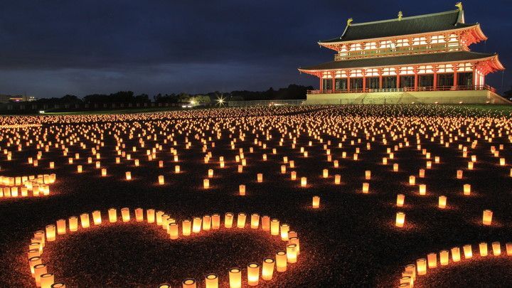 Keindahan lentera saat perayaan Nara Tokae (Ikidane Nippon).