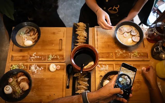 Ramen buatan sendiri yang menunggu untuk dinikmati (Baba Ramen).