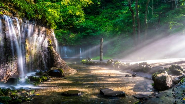 Air terjun Shiraito yang menyegarkan (Karuizawa Tourist Association)