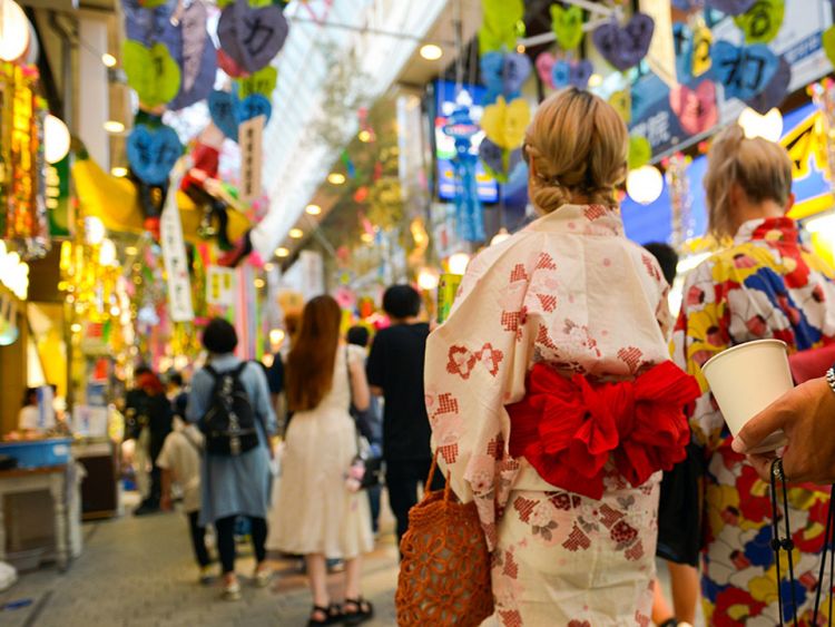 Suasana festival tanabata Festival Musim Panas yang Bisa kamu Nikmati Akhir Pekan ini di jepang