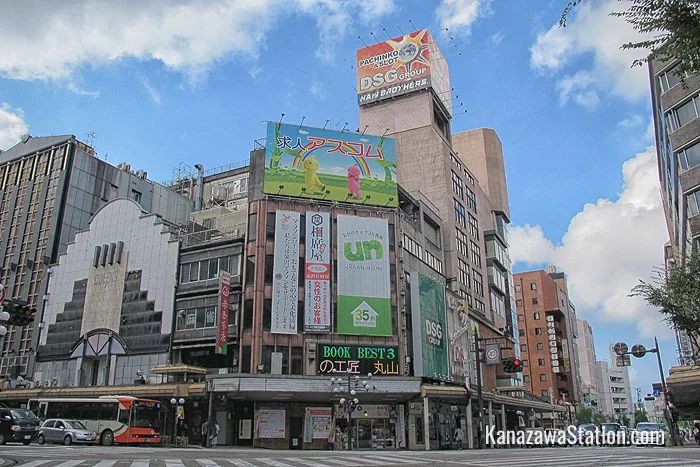 Tempat belanja di sekitar Stasiun kanazawa