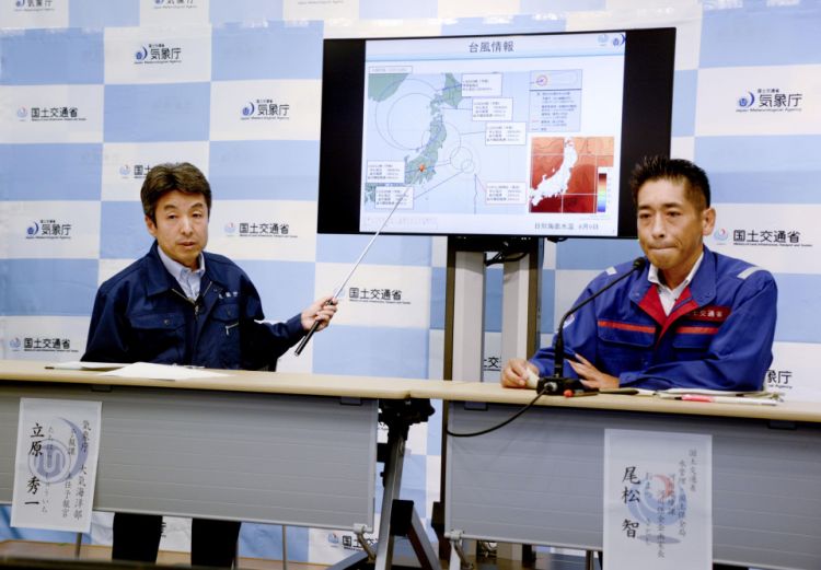 Konferensi pers tentang Topan Maria oleh Badan Meteorologi Jepang dan MLIT (Kyodo).