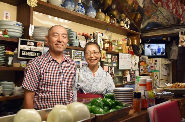 Hiroshi Furuta dan sang istri, Naoko yang mengelola Heianraku (Daisuke Kikuchi/The Japan Times).