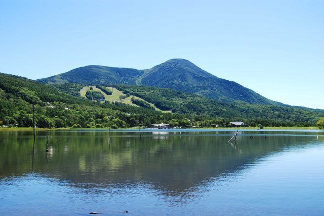 Danau Megami yang memantulkan pemandangan Gunung Tadeshina (Venus Line)