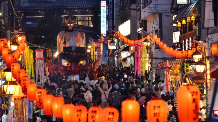 Parade Enma Daio yang jadi penguasa dunia bawah (noboribetsu-spa.jp).