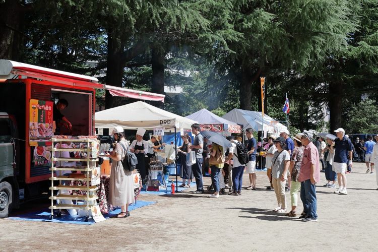 Kuliner lezat yang ada di Jozenji Street Jazz Festival (j-streetjazz.com).