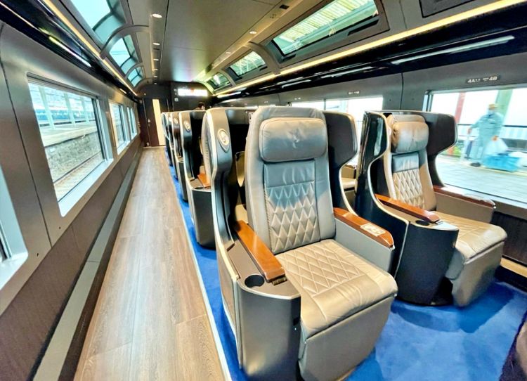 Suasana di kelas Premium Green Car (JR East via Japan Rail Times).