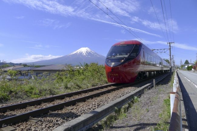 Kereta wisata Fujisan View Express dengan pemandangan Gunung Fuji (PR Times).