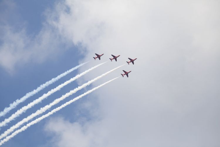 Pertunjukan pesawat terbang saat Misawa Air Base Festival (Japan Cheapo).