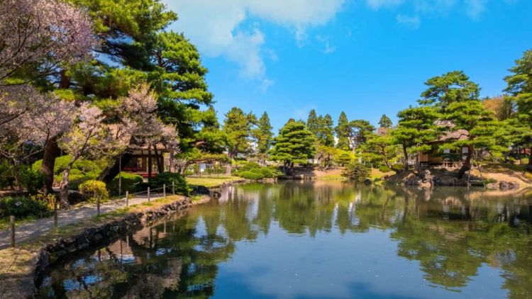 Oyakuen Garden yang tenang (GaijinPot Travel).