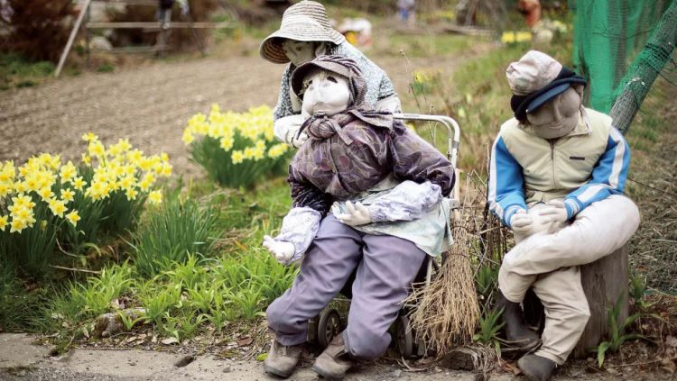 Ada lebih 200 orang-orangan sawah di Nagoro (Setouchi Tourism via CNN).