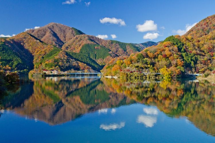 Pemandangan spektakuler Danau Tanzawa