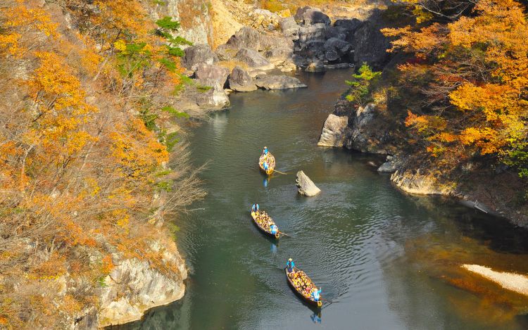 Meniki perahu di Kinugawa Onsen