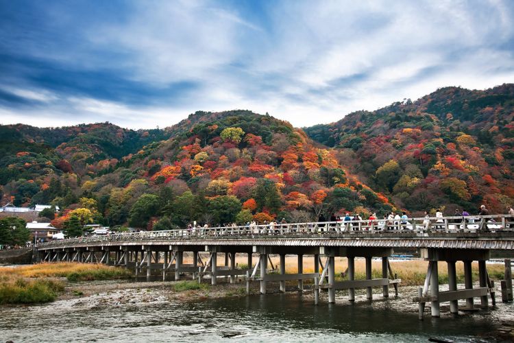 Musim gugur di Jembatan Togetsukyo (Flickr/Roy Chan)