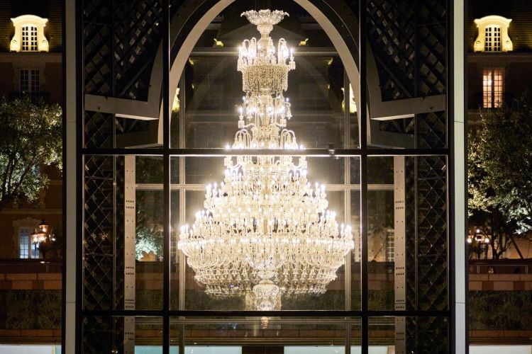 Baccarat Chandelier di Yebisu Garden Place Christmas Market (Sapporo Real Estate)