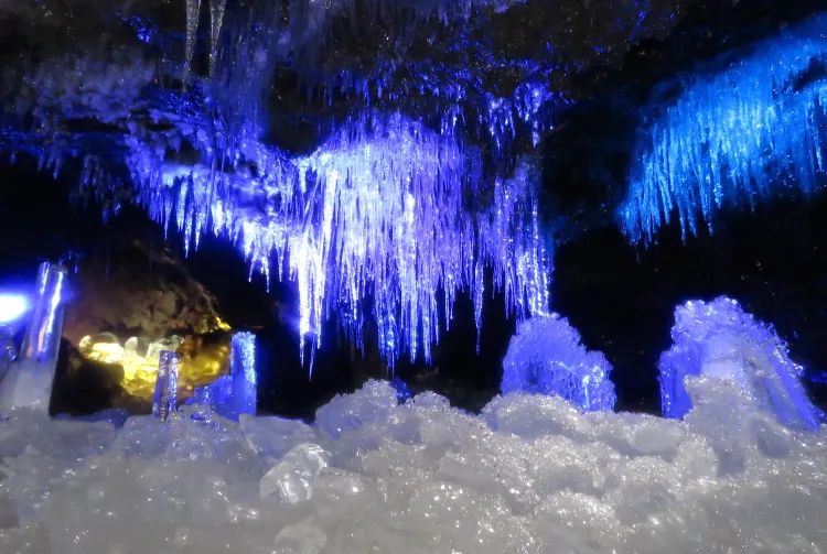 Narusawa Hyoketsu Ice Cave