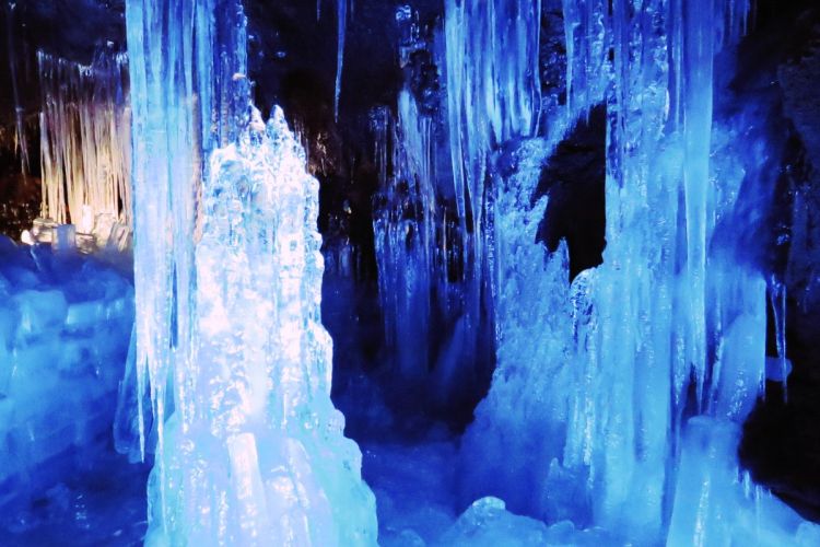 Narusawa Hyoketsu Ice Cave