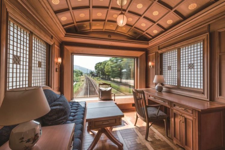 Kereta wisata mewah Seven Stars in Kyushu