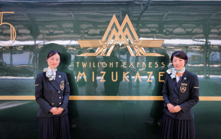 Twilight Express Mizukaze kereta wisata mewah terbaik di Jepang