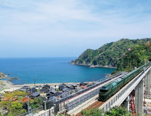 Twilight Express Mizukaze kereta wisata mewah terbaik di Jepang