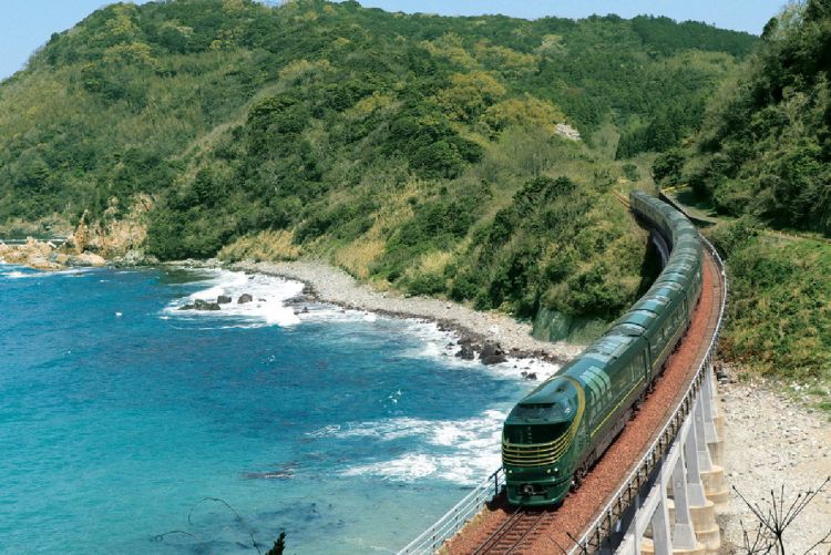 Twilight Express Mizukaze kereta wisata mewah terbaik di Jepang