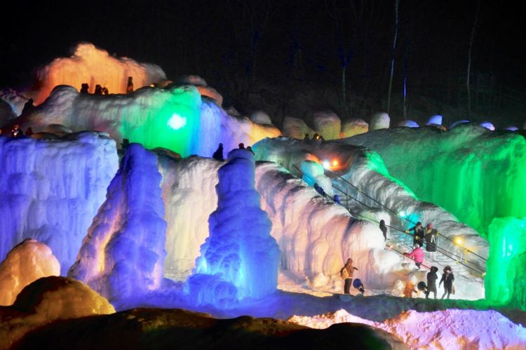 Sounkyo Onsen Ice Fall Festival