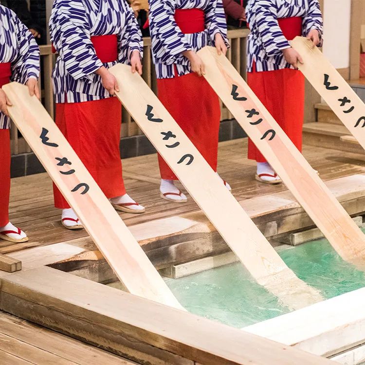 Berendam di Kusatsu Onsen, Prefektur Gunma